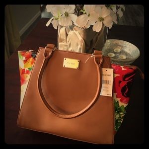 NWT💕 Nine West Cognac and Floral Handbag